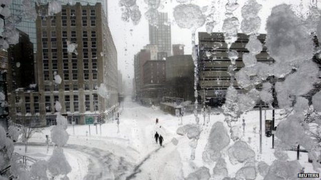 Snowstorm Nemo: North-eastern US and Canada dig out