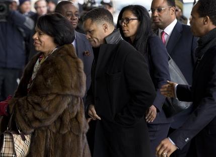 Former Illinois Rep. Jesse Jackson Jr., center, arrives at the E. Barrett Prettyman Federal Courthouse in Washington, Wednesday, Feb. 20, 2013. Jackson and his wife were to appear in federal court to answer criminal charges that they engaged in an alleged scheme to spend $750,000 in campaign funds on personal items. (AP Photo/Evan Vucci)