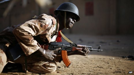 Malian troops fought running battles with Islamist militants in Gao throughout Sunday