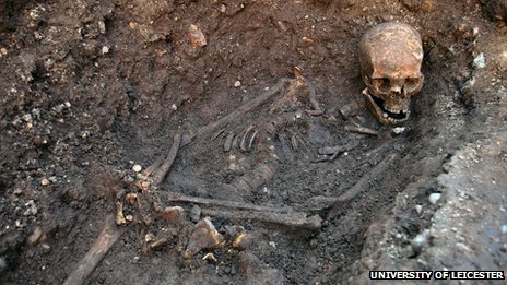 Richard III dig: DNA confirms bones are king