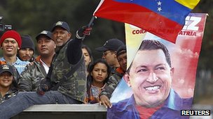 Hugo Chavez's 'breathing problems persist'