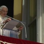 Pope Benedict gives last Sunday blessing at Vatican