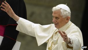 Pope Benedict thanks public for 'love and prayers'