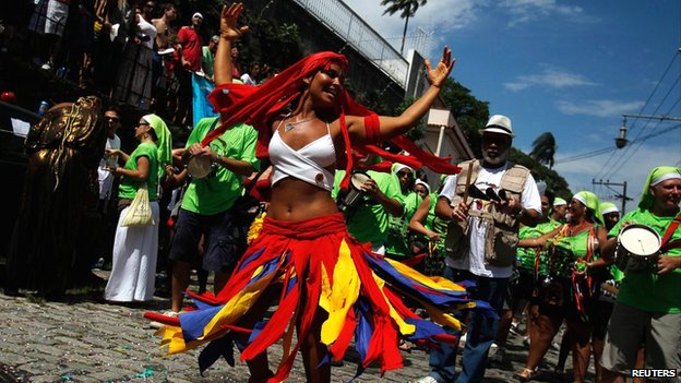 Carnival 2013: Rio street party draws 'more than 1.5m'