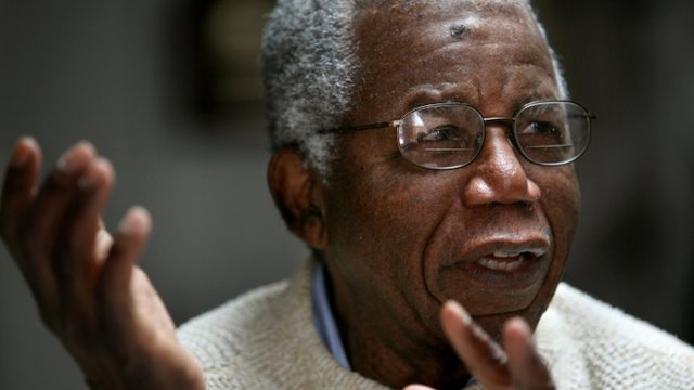 Nigerian author Chinua Achebe dies