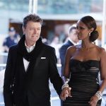 Singer David Bowie arrives with his wife Iman to attend the Council of Fashion Designers of America (CFDA) fashion awards in New York June 7, 2010. REUTERS/Lucas Jackson