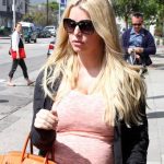 Pregnant Jessica Simpson and her increasingly big bump go shopping for baby clothes in LA