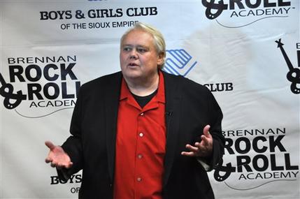 Comedian Louie Anderson, shown in this photo taken Wednesday, March, 27, 2013 in Sioux Falls, S.D., was able to skip practice from the celebrity diving show "Splash" to do a benefit stand-up show for the Brennan Rock & Roll Academy. (AP Photo/Dirk Lammers)