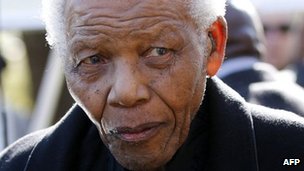 Nelson Mandela back in hospital with lung infection
