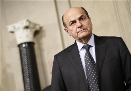 Italy's PD (Democratic Party) leader Pierluigi Bersani looks on during a news conference following a meeting with Italian President Giorgio Napolitano at the Quirinale Presidential palace in Rome March 22, 2013. REUTERS/Max Rossi
