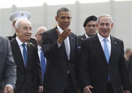 U.S. President Barack Obama (C) participates in a farewell ceremony with Israeli Prime Minister Benjamin Netanyahu (R) and President Shimon Peres (L) at Tel Aviv International Airport March 22, 2013. REUTERS/Jason Reed