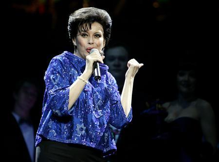 Australian actress Chrissy Amphlett performs as Judy Garland during a photo call for the musical "The Boy from Oz" in Sydney August 2, 2006. REUTERS/Will Burgess