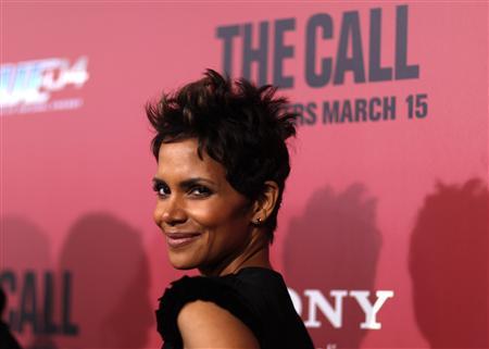Cast member Halle Berry poses at the premiere of "The Call" in Los Angeles, California March 5, 2013. REUTERS/Mario Anzuoni