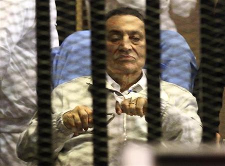 Egypt's ousted President Hosni Mubarak sits inside a dock at the police academy on the outskirts of Cairo April 15, 2013. REUTERS/Stringer