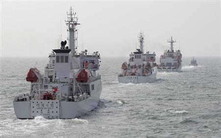 Taiwan Coast Guard patrol ships are seen during a drill held about 30 nautical miles northwest of the port of Kaohsiung, southern Taiwan, March 30, 2013. REUTERS/Pichi Chuang