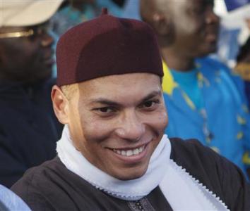 Karim Wade (C), son of Senegal's former president Abdoulaye Wade, attends a rally of his father's political party Parti Democratique Senegalais (PDS) in Dakar, in this file picture taken December 6, 2012. REUTERS/Joe Penney/Files