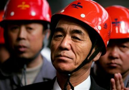 North Korea's Premier Pak Pong-ju (C) wears a hard hat as he visits the Anshan Steel factory in northeastern China March 26, 2005. REUTERS/Reinhard Krause