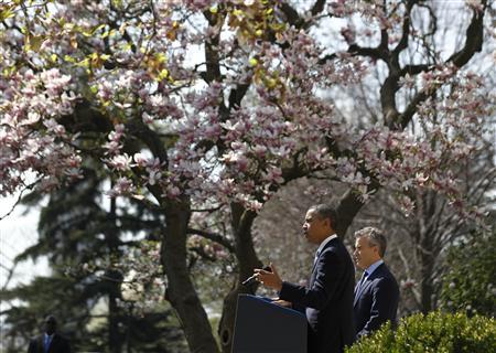 U.S. President Barack Obama delivers remarks on the budget alongside acting Director of Office of Management and Budget Jeff Zients, in the Rose Garden of the White Hose in Washington, April 10, 2013. REUTERS/Jason Reed
