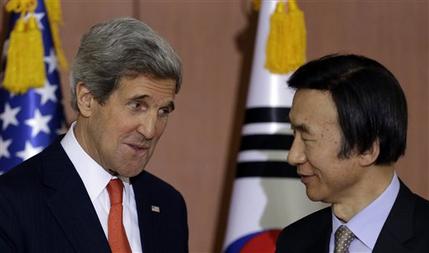U.S. Secretary of State John Kerry, left, talks with South Korean Foreign Minister Yun Byung-se during a joint press conference at Foreign Ministry in Seoul, South Korea, Friday, April 12, 2013. Kerry is making his first-ever visit to Seoul amid strong suspicion that North Korea may soon test a mid-range missile. (AP Photo/Lee Jin-man)