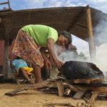 An elder Indian from Maraiwatsede nation roasts a turtle at Maraiwatsede land in Mato Grosso, about 375 miles (600 km) northwest of Brasilia, February 2, 2013. REUTERS/Paulo Whitaker