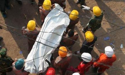 Bangladesh building collapse: Death toll passes 400