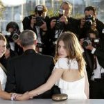 Actress Lea Seydoux, left, director Abdellatif Kechiche, centre, and Adele Exarchopoulos pose with the Palme d'Or award for the film La Vie D'Adele during a photo call after an awards ceremony at the 66th international film festival, in Cannes, southern France, Sunday, May 26, 2013. (AP Photo/Lionel Cironneau)
