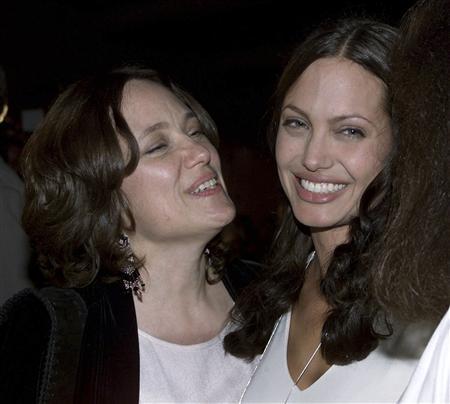 Actress Angelina Jolie (R) and her mother Marcheline Bertrand pose together at the premiere of Jolie's film "Original Sin" in Hollywood in this July 31, 2001 file photo. REUTERS/Fred Prouser/Files