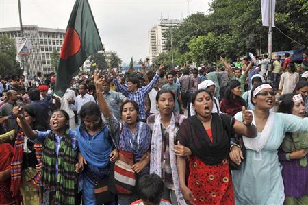 Poople shout slogans as they celebrate after hearing the verdict of the trial of Mohammad Kamaruzzaman, assistant secretary general of the Jamaat-e-Islami party, in Dhaka May 9, 2013. REUTERS/Khurshed Rinku