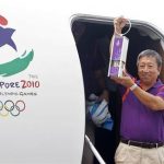 Chairman of the Singapore Youth Olympic Committee Ng Ser Miang arrives with a safety lantern containing the Youth Olympic flame at Changi Airport in Singapore August 5, 2010. REUTERS/Vivek Prakash