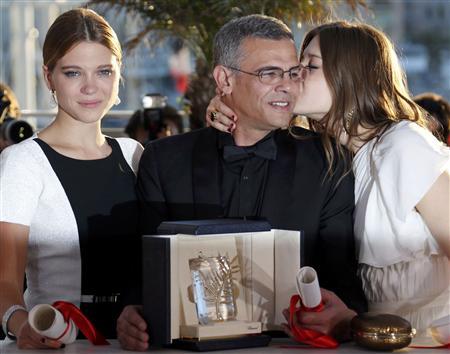 Director Abdellatif Kechiche (C) poses with actresses Lea Seydoux (L) and Adele Exarchopoulos (R) during a photocall after he received the Palme d'Or award for the film "La Vie D'Adele" at the closing ceremony of the 66th Cannes Film Festival in Cannes May 26, 2013. REUTERS/Regis Duvignau