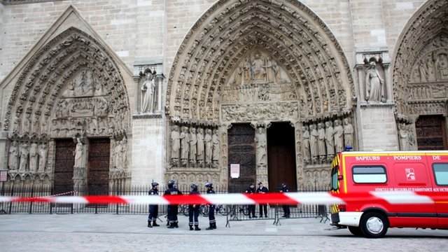 Venner suicide at Notre-Dame 'political' - Le Pen