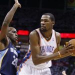 Oklahoma City Thunder forward Kevin Durant (R) is guarded by Memphis Grizzlies forward Quincy Pondexter (L) in the first half of Game 5 of their NBA Western Conference semi-final playoffs in Oklahoma City, Oklahoma, May 15, 2013. REUTERS/Bill Waugh