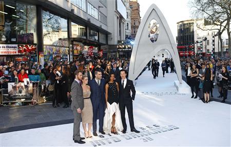 Cast members of "Star Trek Into Darkness" (L-R) Chris Pine, Alice Eve, Zachary Quinto, Zoe Saldana and Benedict Cumberbatch pose for photographers at the film's international premier in Leicester Square, central London, May 2, 2013. REUTERS/Andrew Winning