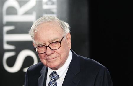 Investor Warren Buffet arrives for the premiere of the film "Wall Street: Money Never Sleeps" in New York September 20, 2010. REUTERS/Lucas Jackson