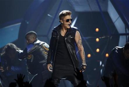 Singer Justin Bieber performs during the Billboard Music Awards at the MGM Grand Garden Arena in Las Vegas, Nevada May 19, 2013. REUTERS/Steve Marcus