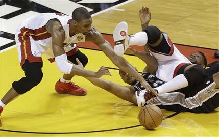 Miami Heat center Chris Bosh (1) Miami Heat power forward Udonis Haslem (40) and San Antonio Spurs center Boris Diaw (33) of France, vie for loose ball during the second half of Game 1 of the NBA Finals basketball game, Thursday, June 6, 2013 in Miami. The San Antonio Spurs won 92-88. (AP Photo/Wilfredo Lee)