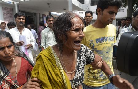 A woman cries after her grandson, who consumed spurious meals at a school on Tuesday, died at a hospital in the eastern Indian city of Patna July 17, 2013. REUTERS/Stringer