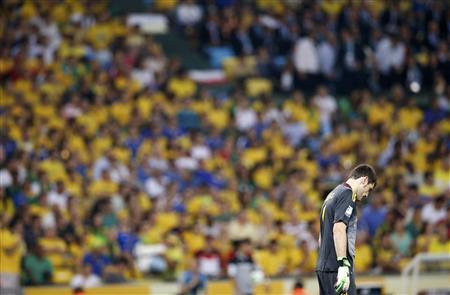 Spain's goalkeeper Iker Casillas reacts during their Confederations Cup final soccer match against Brazil at the Estadio Maracana in Rio de Janeiro June 30, 2013. REUTERS/Jorge Silva