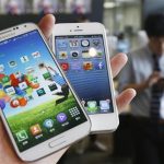 Picture illustration of Samsung Electronics' Galaxy S4 and Apple's iPhone 5 taken in Seoul