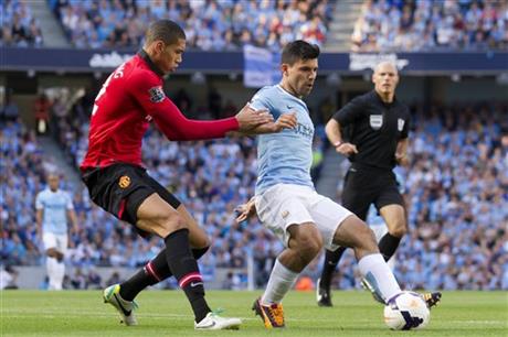 Manchester City's Sergio Aguero, centre, keeps the ball