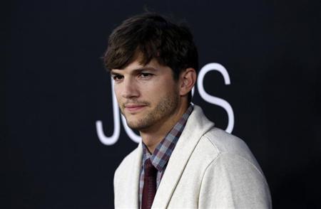 Ashton Kutcher poses at the premiere of "Jobs" in Los Angeles