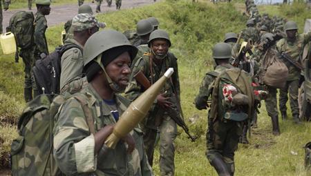 Congolese soldiers move to frontline positions as they advance against the M23 rebels in Kibumba