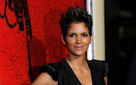 Berry poses at the premiere of "The Call" in Los Angeles