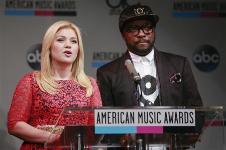 Kelly Clarkson and Will.i.am speak during announcement of 2013 American Music Awards nominations press conference in New York