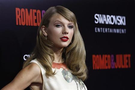 Swift poses at the premiere of "Romeo and Juliet" in Los Angeles