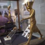 Tutankhamun statue