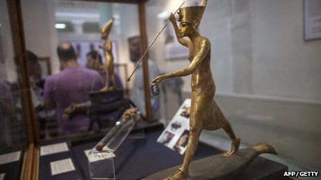 Tutankhamun statue