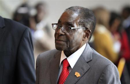 Zimbabwe's President Mugabe arrives for a meeting in Addis Ababa
