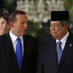 Australia's PM Abbott talks to Indonesia's President Yudhoyono at the Presidential Palace in Jakarta