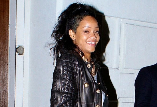 We wonder what Riri is smiling about? (Splash News)